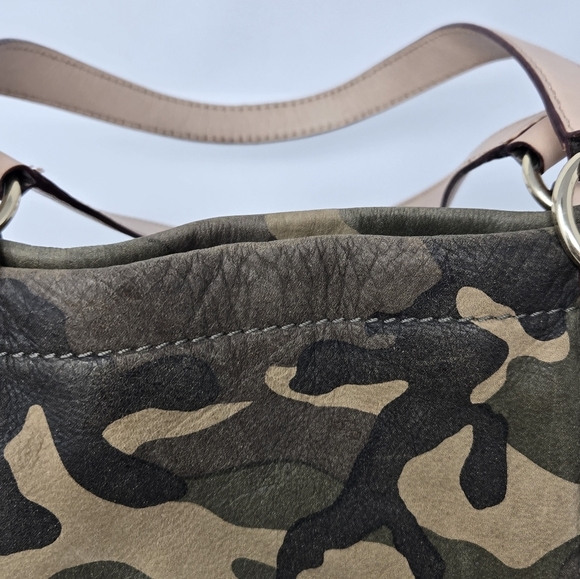 MICHAEL KORS CAMOUFLAGE SHOULDER BAG PURSE CAMO SOFT LEATHER GOLD INTERIOR WOMEN - Picture 8 of 16